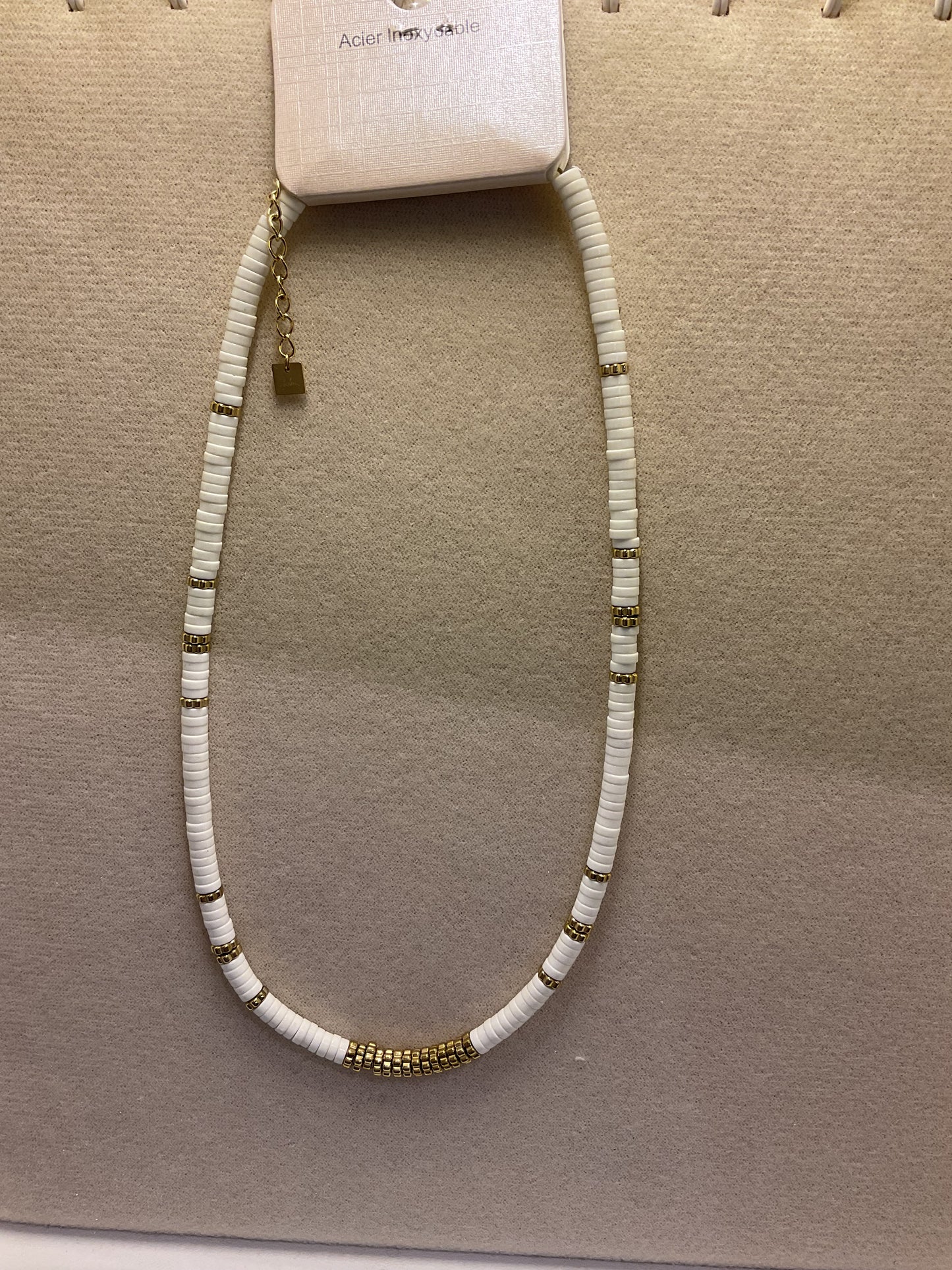 Collier blanc